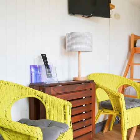 Sians Shepherds Hut - Uk43561 *