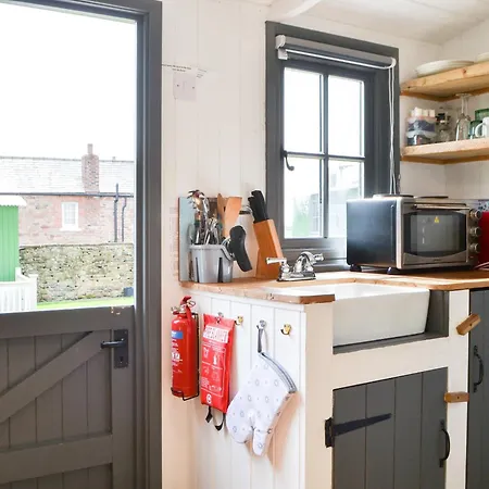 Sians Shepherds Hut - Uk43561 Ferienhaus