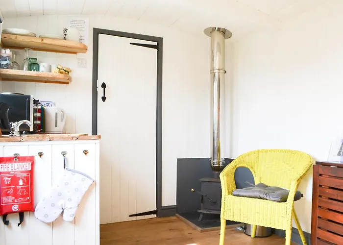 Holiday home Sians Shepherds Hut - Uk43561 Bowness-on-Solway