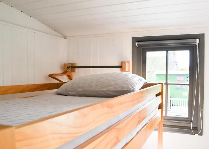 Holiday home Sians Shepherds Hut - Uk43561 *